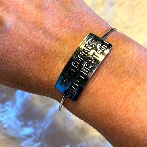 “BE STRONGER THAN THE STORM” bracelet - Picture 6 of 6